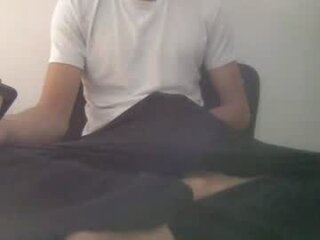 sk1nnybutth1ck
